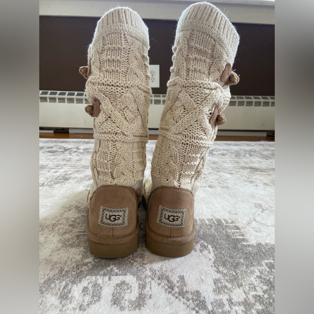 UGG Women’s Cream Kalla Cable Knit Sweater with Shearling Pull on Boots Sz 9 - Picture 7 of 13